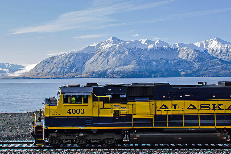 Train Turnagain Arm Coastal
